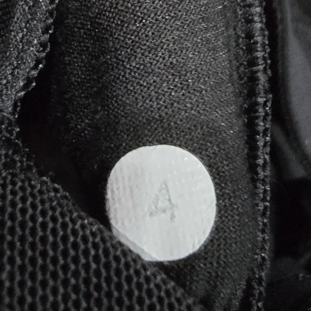 Lululemon Tank Top Size 4 Luon Shelf Bra Support Black Racerback Logo Pocket
